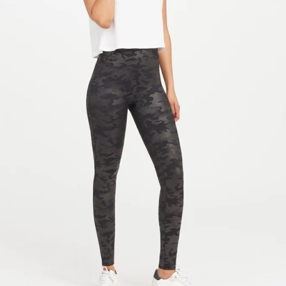 Spanx Faux Leather Camo Leggings Size Medium